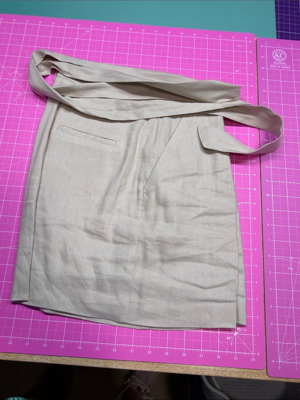 ANTONIO MELANI Cream shorts with Waist Tie